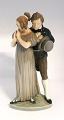 Royal Copenhagen. Porzellanfigur. Mann & Frau. Model # 1680 Höhe 26 cm. (1 Wahl)