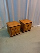 2 Små kommoder i massivt fyrretræ, fra 1980erne.De har brugsspor.Højde 45cm Bredde 44cm ...