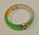 Chinesisches Jade-Armband, 20. Jahrhundert. Mit Verschluss aus 8-karätigem Rotgold. ...
