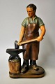 Carlsen, Paul Hauch (1922–2006) Dänemark: Ein Schmied. Bemalter Gips. Gestempelt. Höhe: 30 cm.