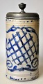 Deutscher Westenwälder Krug, 1853, Steinzeug, graue Salzglasur. Mit manganvioletten ...