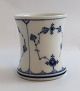 Königliches Kopenhagen. Musselmalet, Gerippt. Becher/Vase. Modell 2157. Höhe 9,5 cm. (2. Wahl)
