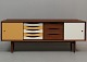 Wunderschönes, niedriges Sideboard aus Teakholz mit wendbaren Türen, entworfen von Bruno Hansen. JP Design. Freistehend.H 70 cmBreite 180 cmTiefe 42 cmLieferung:Jütland/Fünen (monatlich) 500 SEKNeuseeland (wöchentlich) 300 SEK