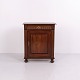 Antiker Konsolschrank aus Mahagoni aus ca. den 1860er Jahren. Das Möbel verfügt über eine ...