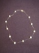 Halskette 
Silber Draht 
mit 15 Stück. 8 
mm perler.
Länge: 43 cm
Pris Dkr. 
425,-