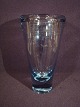 Vase aus blauem 
Glas.
 Holmegaard
 Per Lükten
Prise Dkr. 
395,-