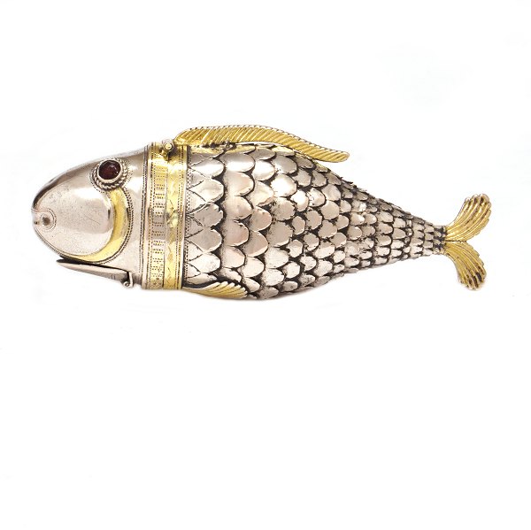 Grosse Riechdose in Form von einem Fisch von Paul Hansen, 1785-1830, Tondern. L: 
11cm. G: 69,6gr