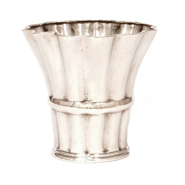 Mogens Ballin Nachf. Silbervase. H: 15cm. D: 16,5cm. G: 453gr