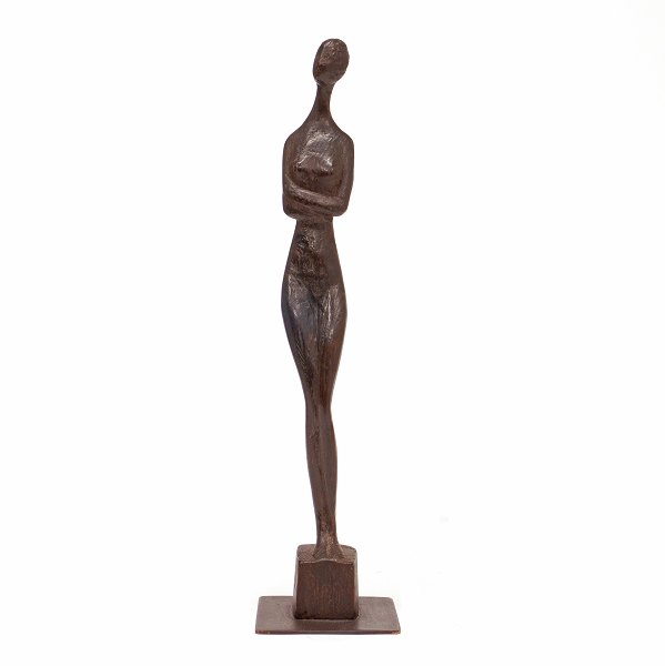 Otto Pedersen, 1905-95, Frauenfigur aus Holz. Signiert. H: 54cm